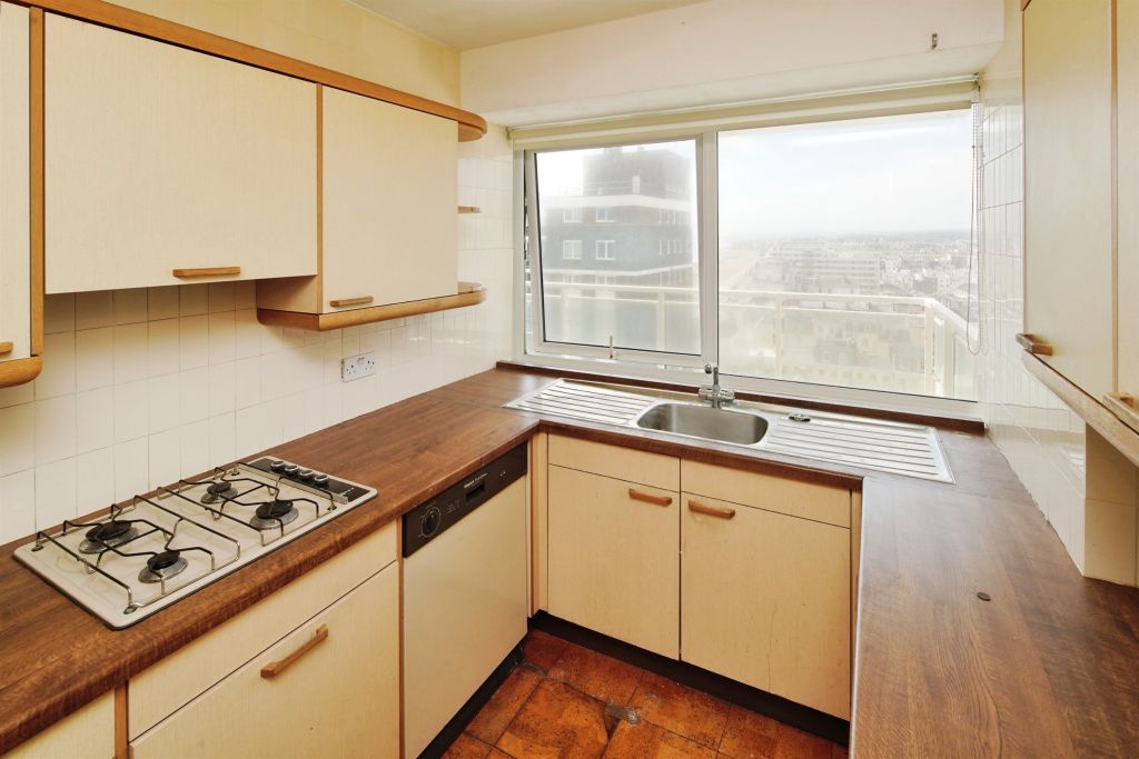 Property photo 3 of 12