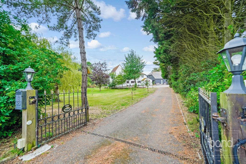 Property photo 2 of 41