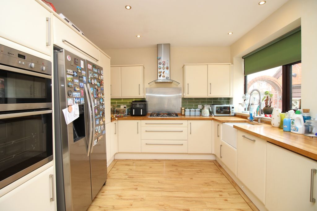 Property photo 3 of 25