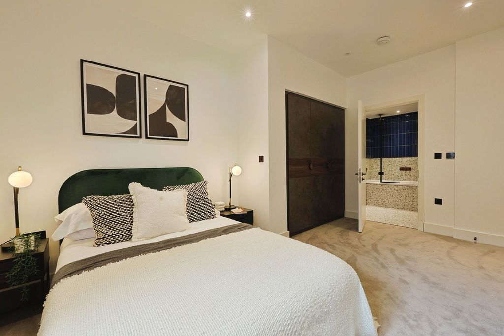 Property photo 3 of 21 Pbox-Img.Jpg