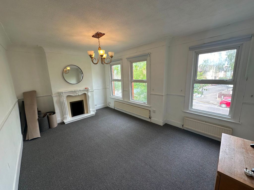 Property photo 3 of 7