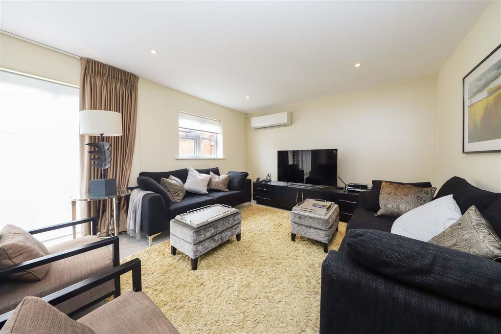 Property photo 2 of 23 Living Room