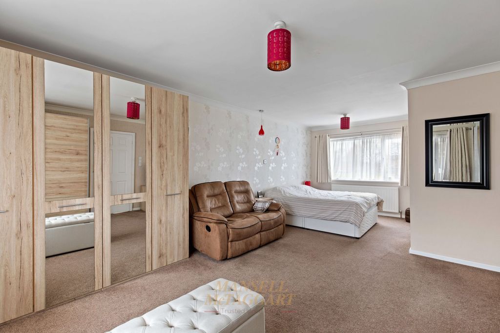 Additional image 14 of 4 bed detached house for saleArtel Croft, Crawley RH10