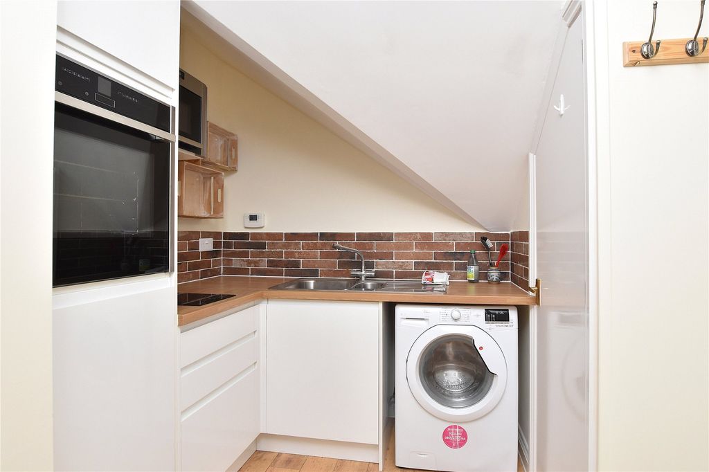 Property photo 3 of 6 Kitchen