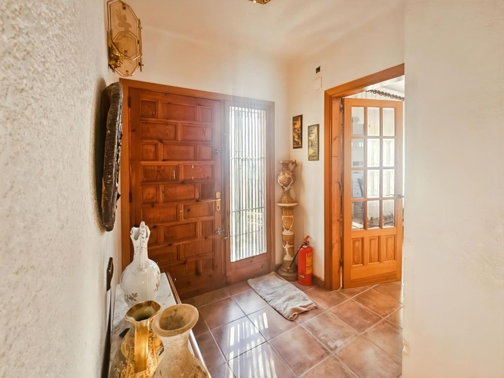 Property photo 3 of 39