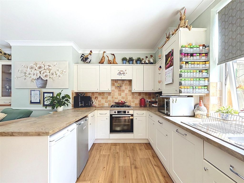 Property photo 3 of 17 Kitchen Diner