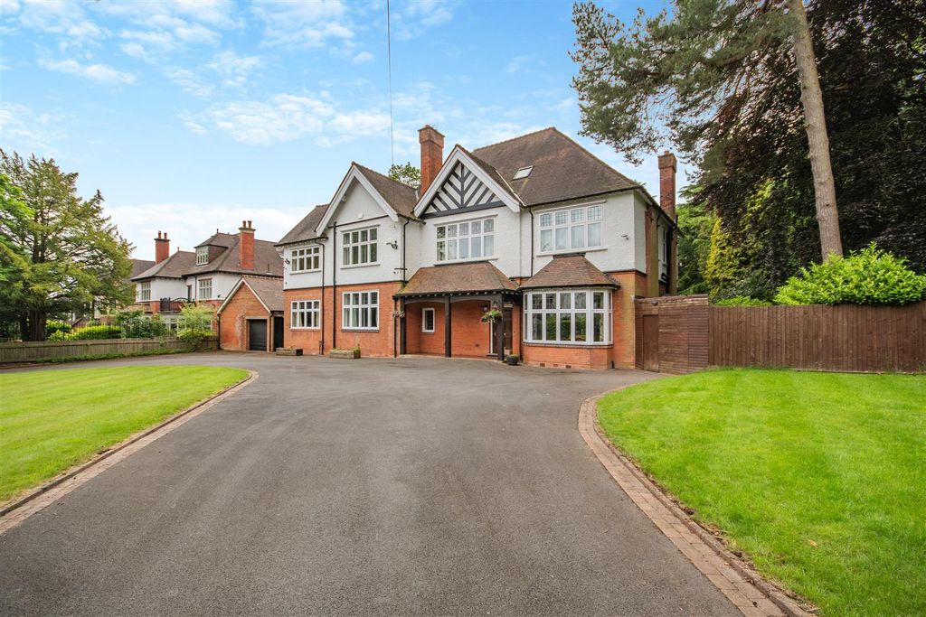 Property photo 1 of 25 8599546-Exterior07.Jpg