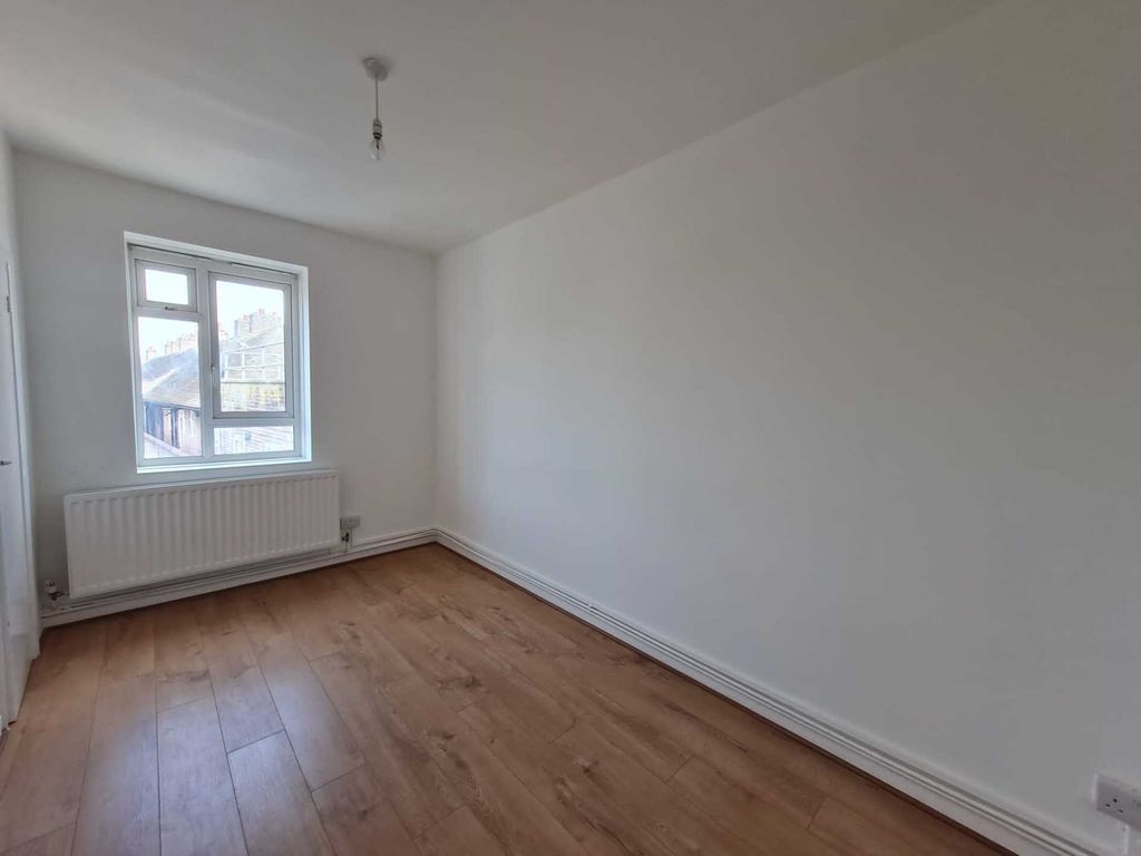 Property photo 2 of 25
