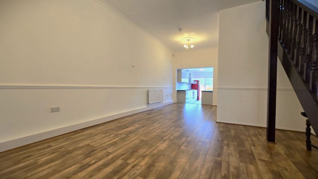 Property photo 2 of 8 Lounge