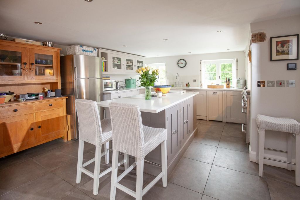 Property photo 2 of 18 Kitchen