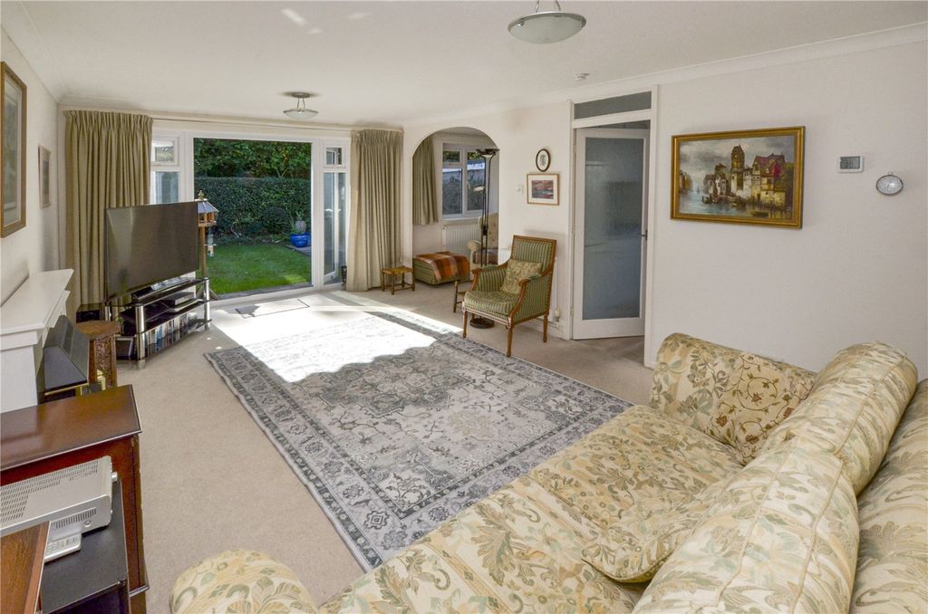 Property photo 2 of 15 Lounge