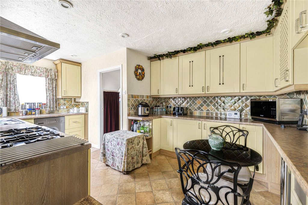 Property photo 2 of 19 Picture No. 28