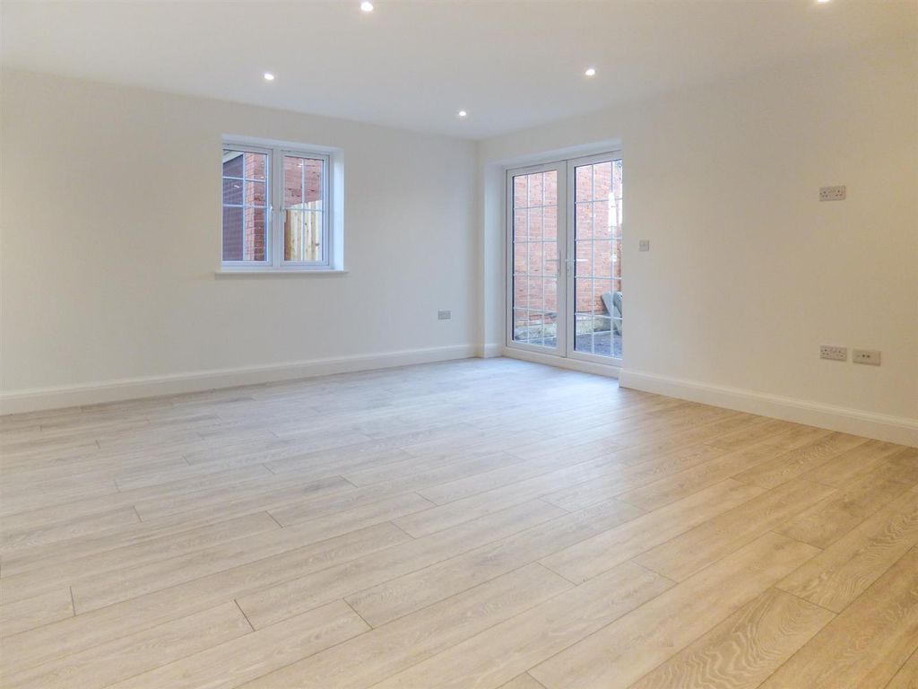 Property photo 2 of 7 Flat 1 Lounge.Jpg