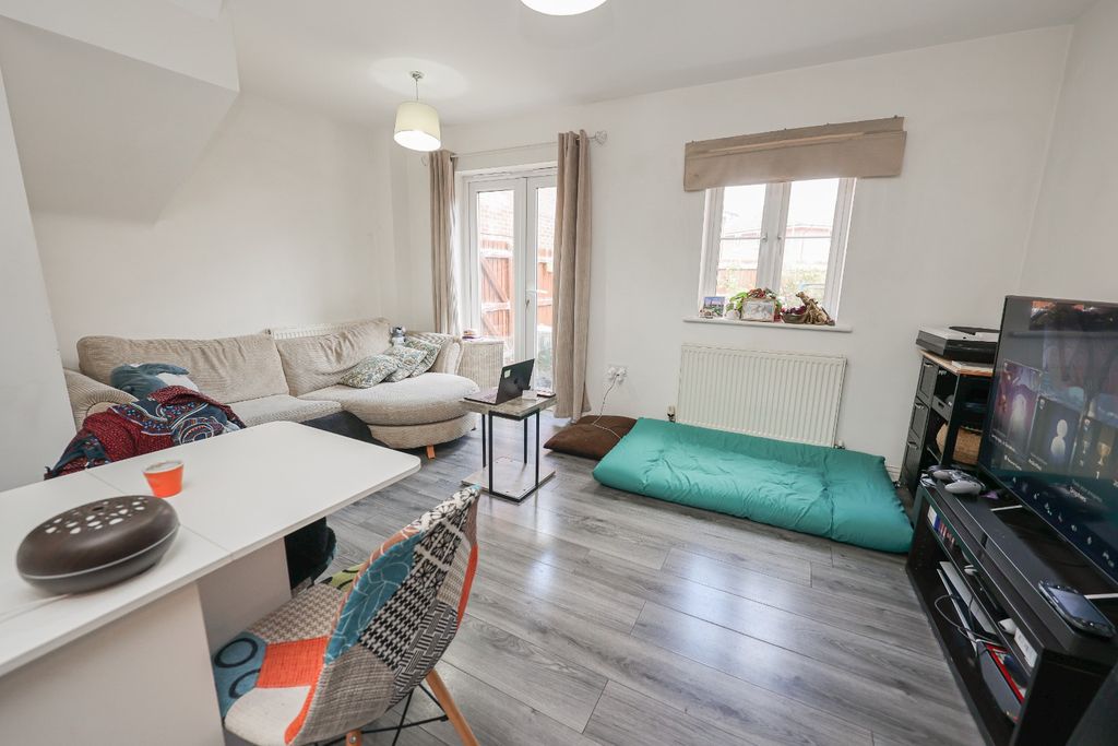Property photo 2 of 13 4299401