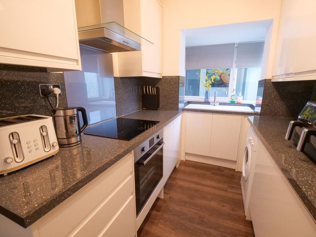 Property photo 3 of 17 Kitchen
