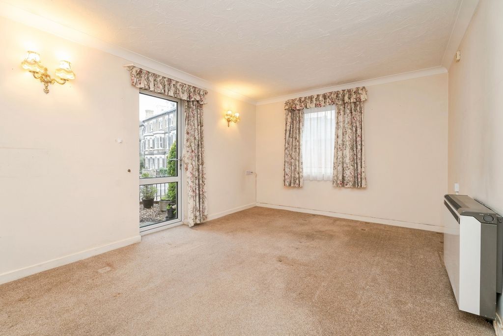 Property photo 3 of 17 Photo