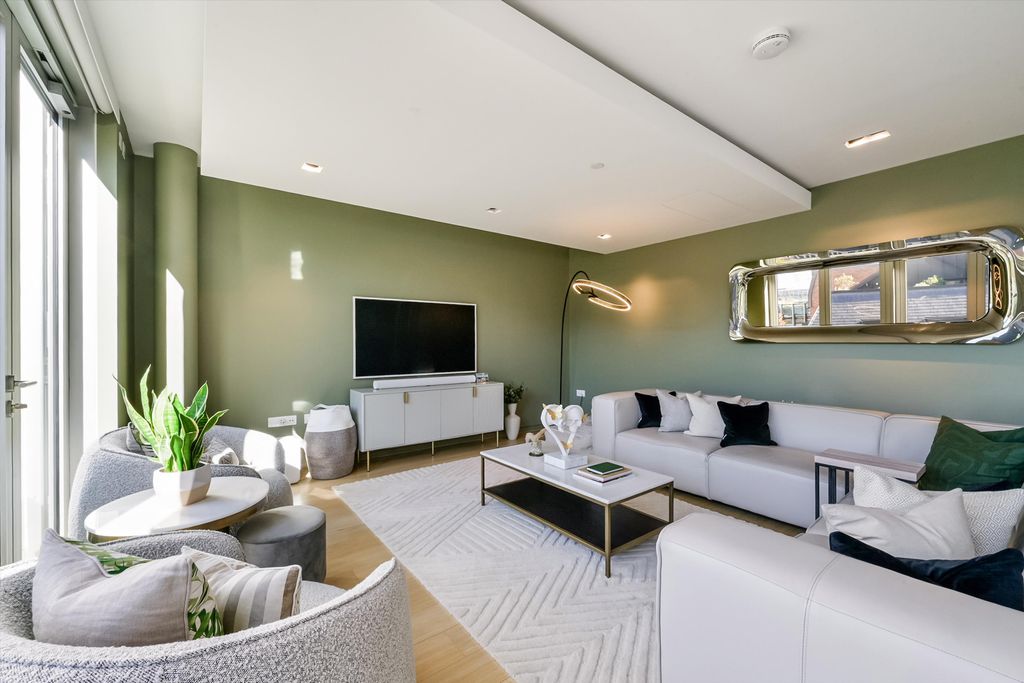 Property photo 2 of 19 Image