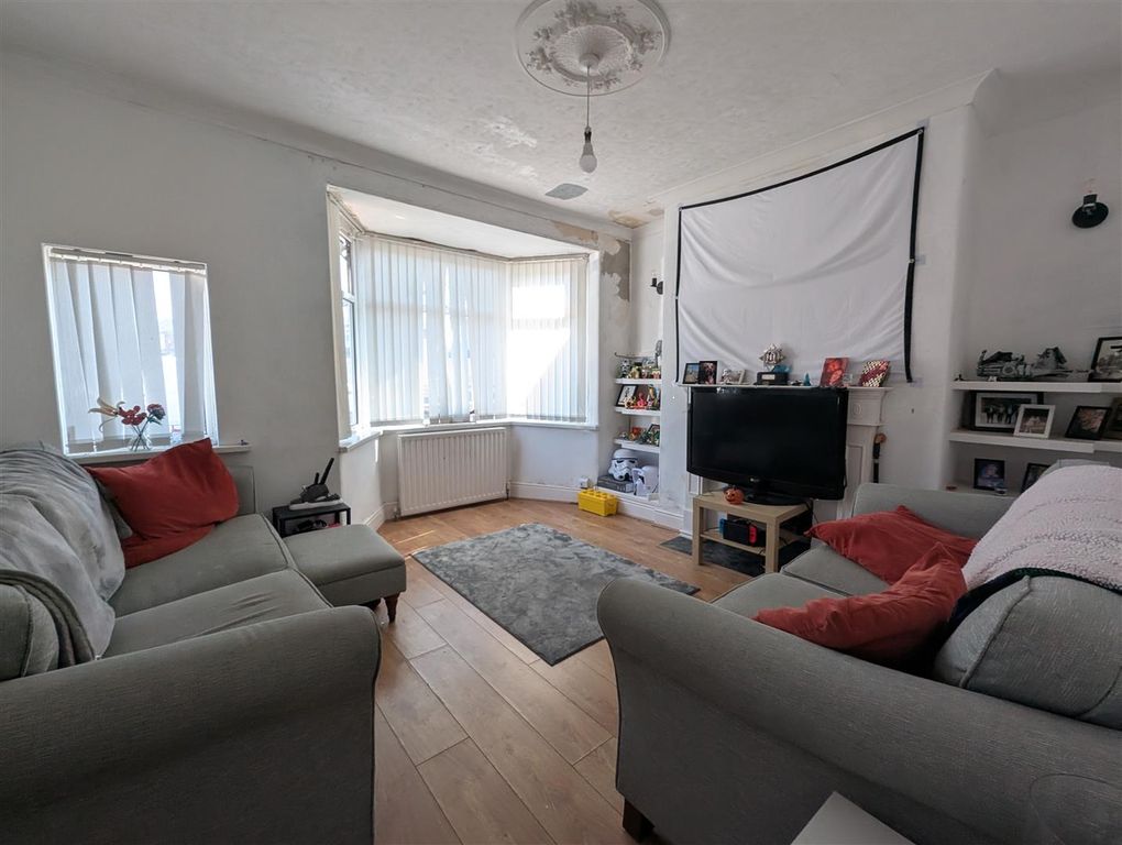 Property photo 2 of 9 Lounge