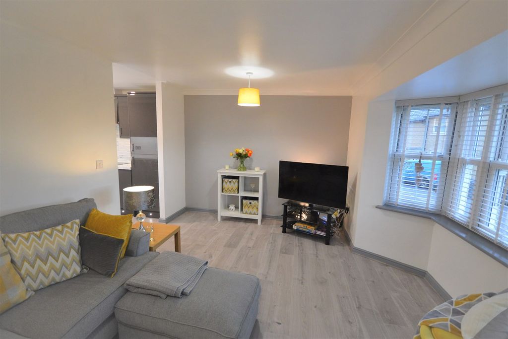 Property photo 2 of 7 Lounge