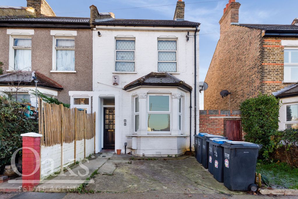 Property photo 1 of 8 External