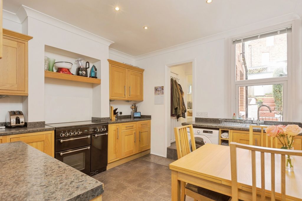 Property photo 3 of 11 Photo