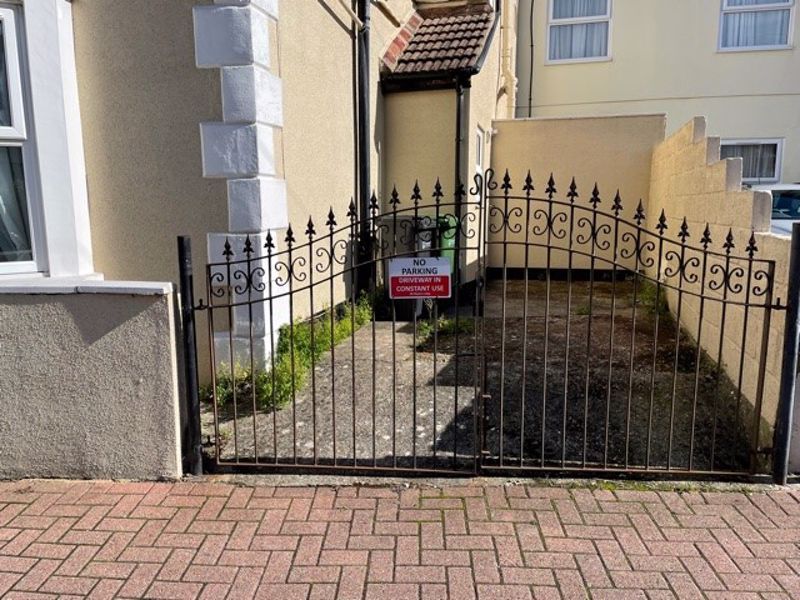 Property photo 2 of 12 Parking