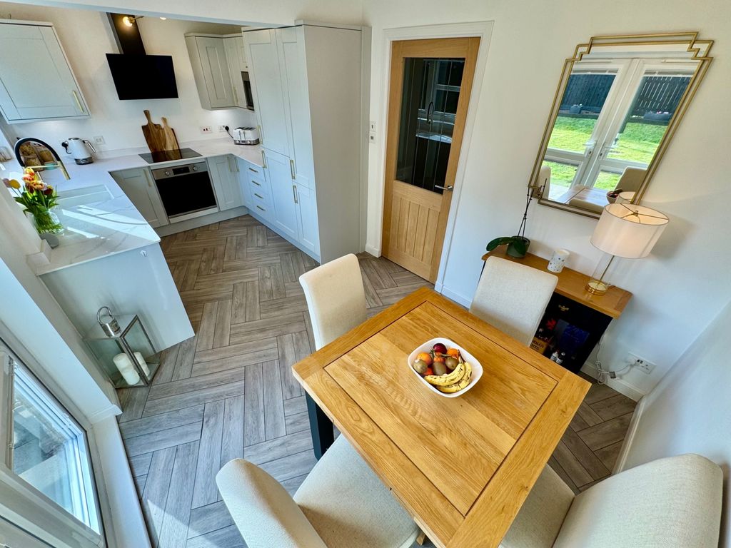 Property photo 3 of 34 Millbarr Grove, Barrmill Dining Kitchen Pic