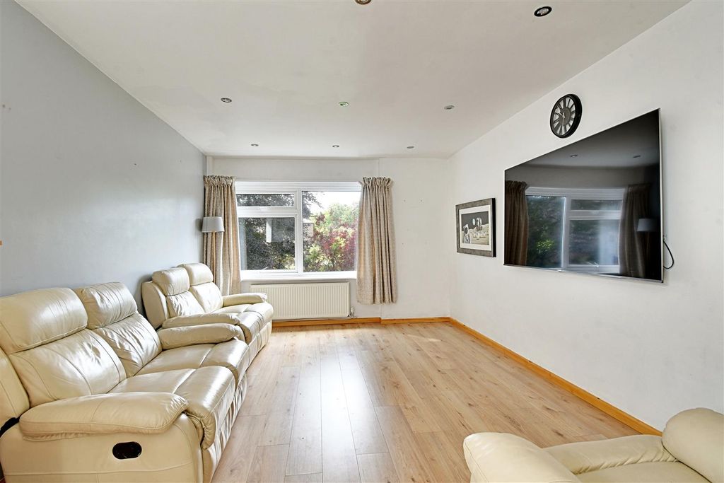 Property photo 2 of 21 Lounge 1.Jpg