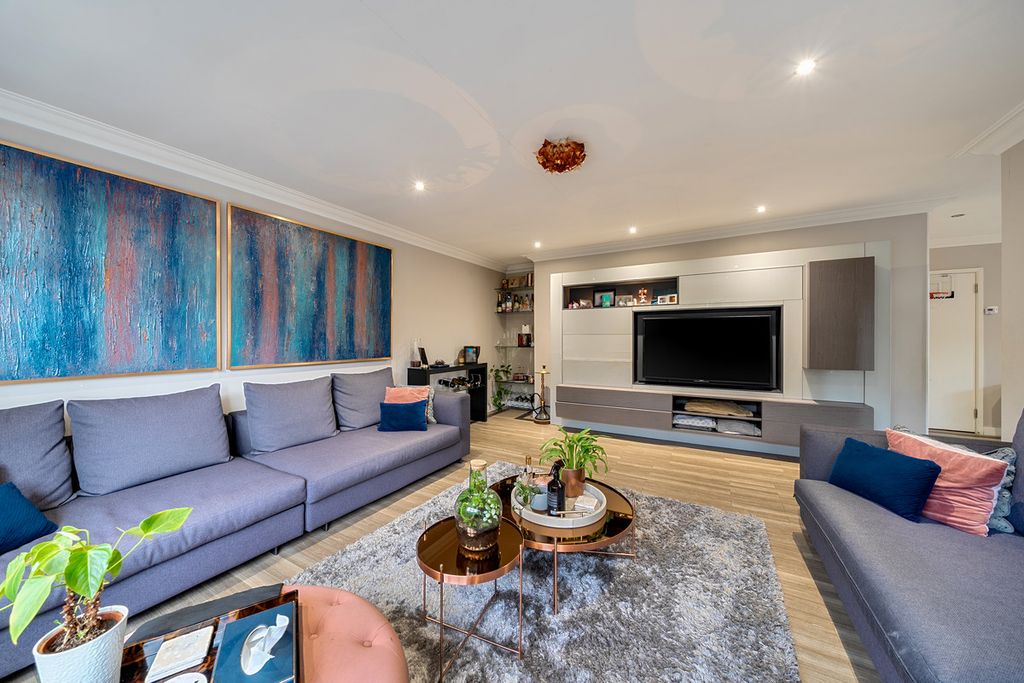 Property photo 3 of 11