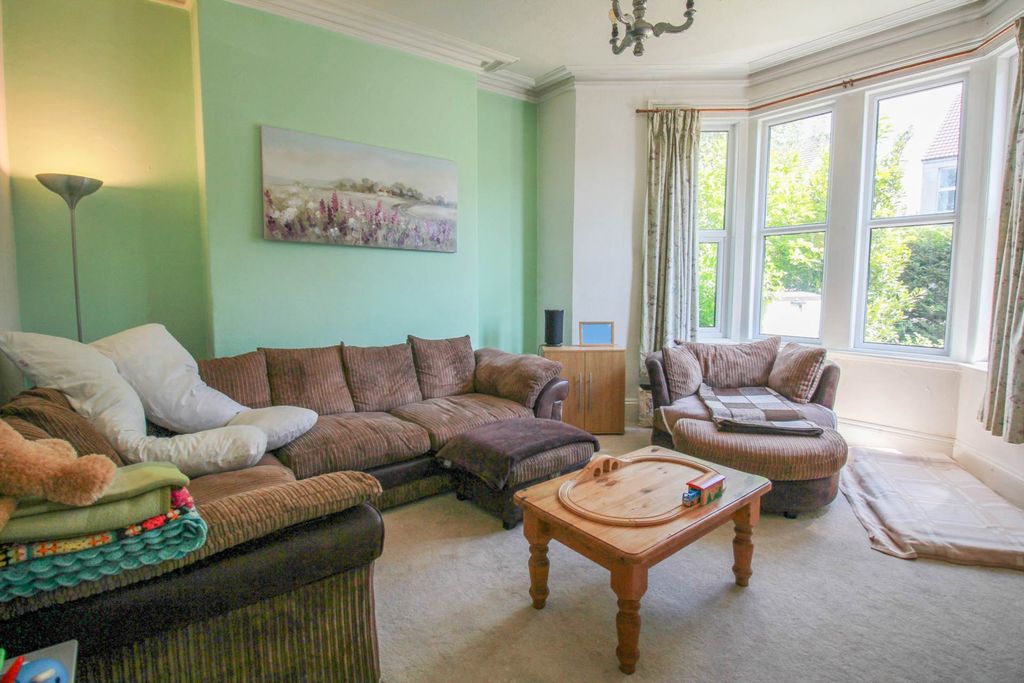 Property photo 2 of 11