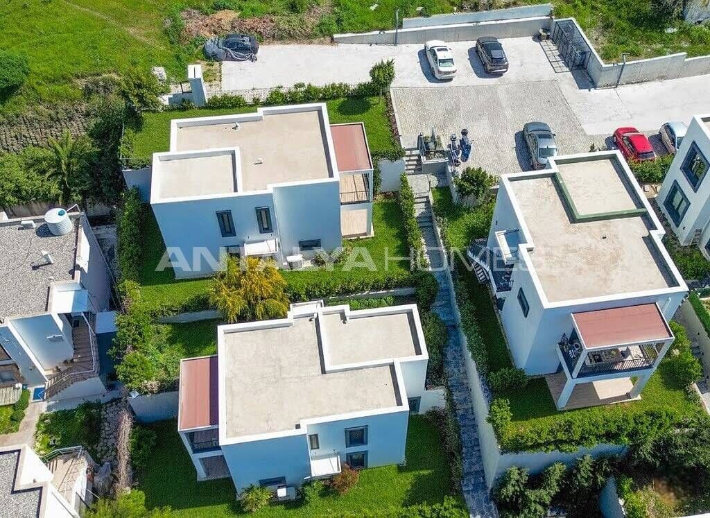 Property photo 2 of 25