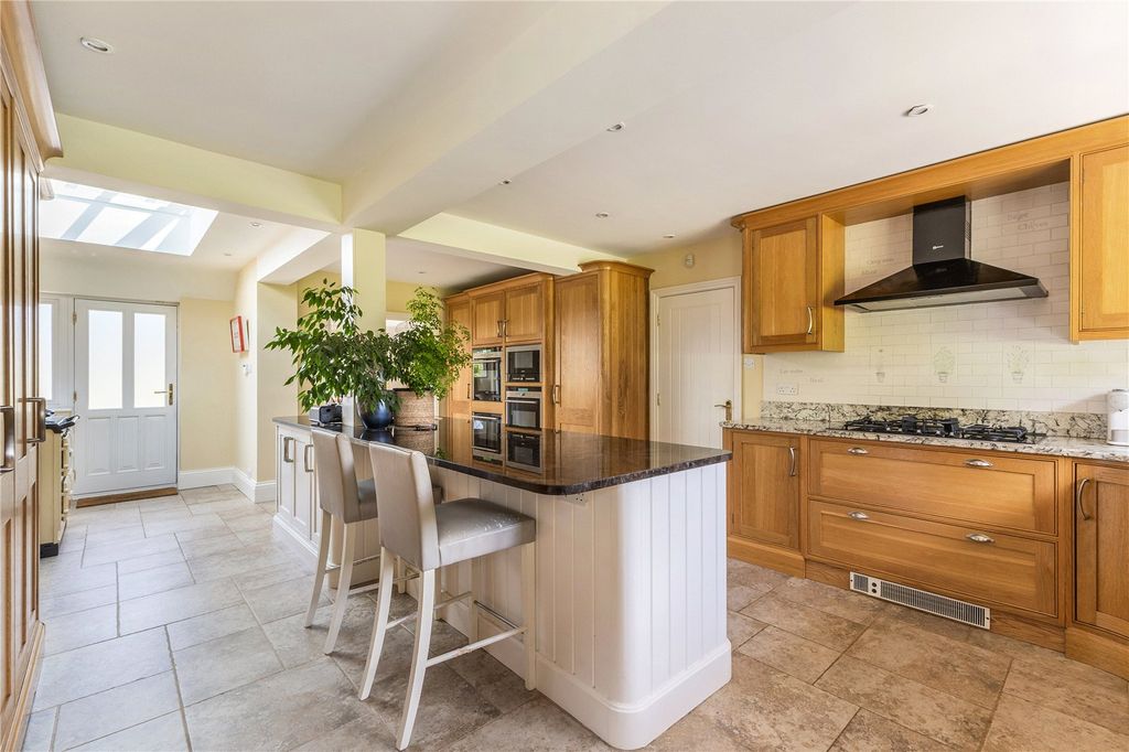 Property photo 2 of 17 Kitchen/B'fast Room