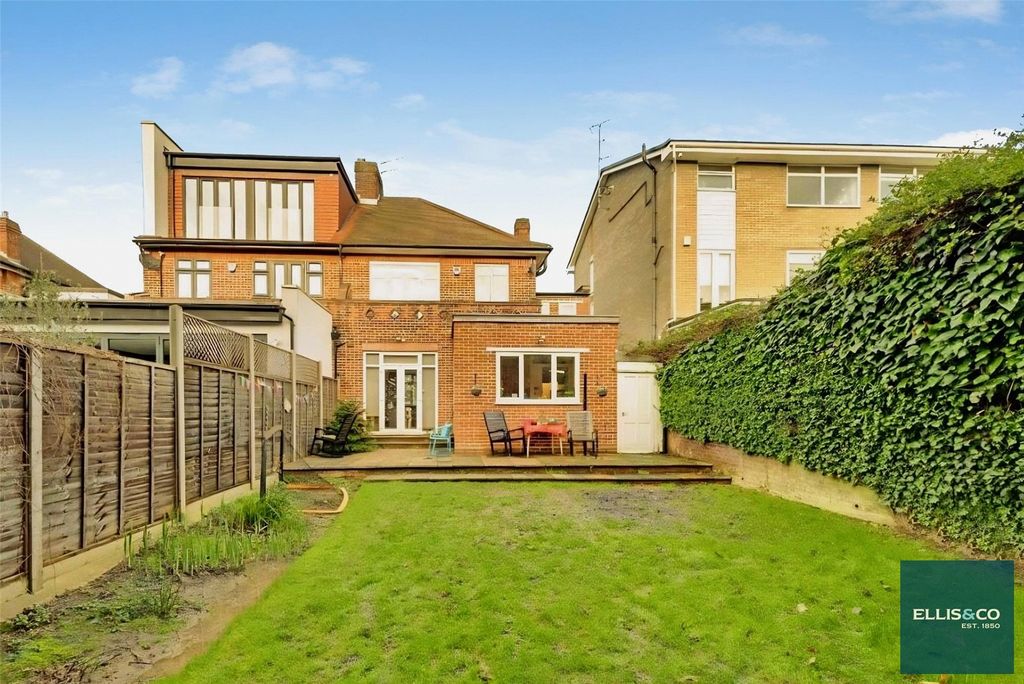 Property photo 3 of 14 Picture No. 15