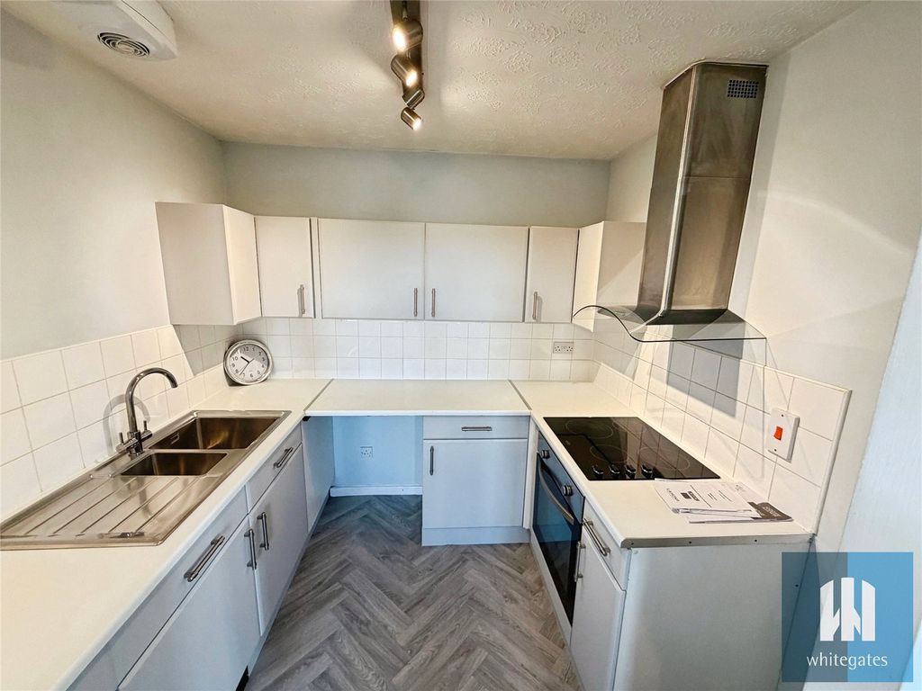 Property photo 2 of 13 Picture No. 18