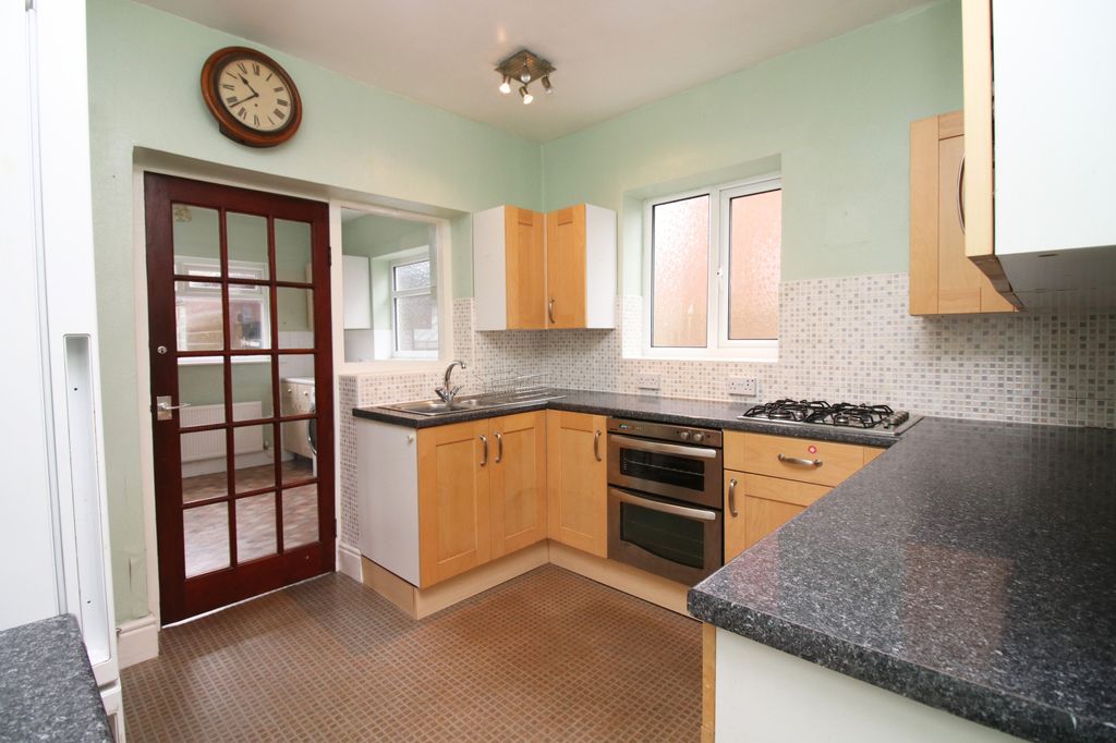 Property photo 2 of 27