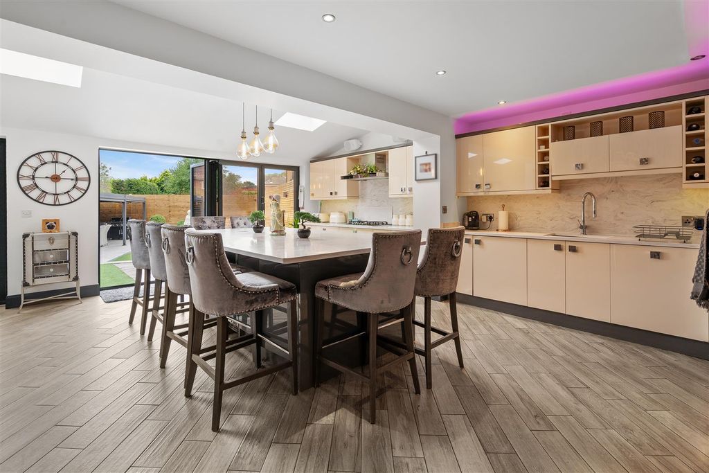 Property photo 3 of 43