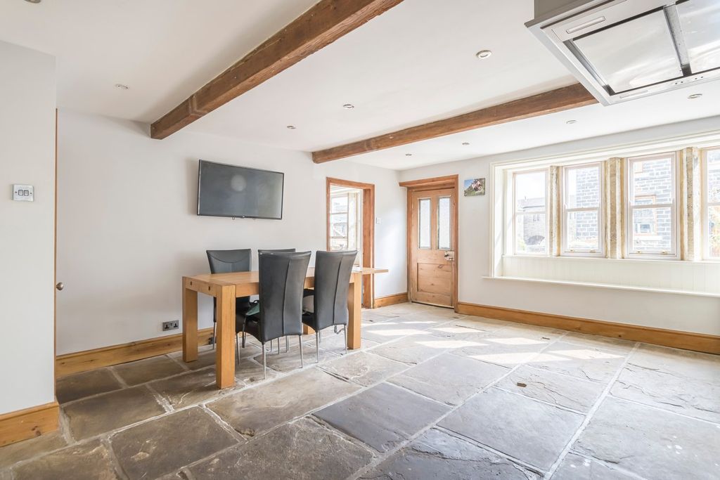 Property photo 3 of 39