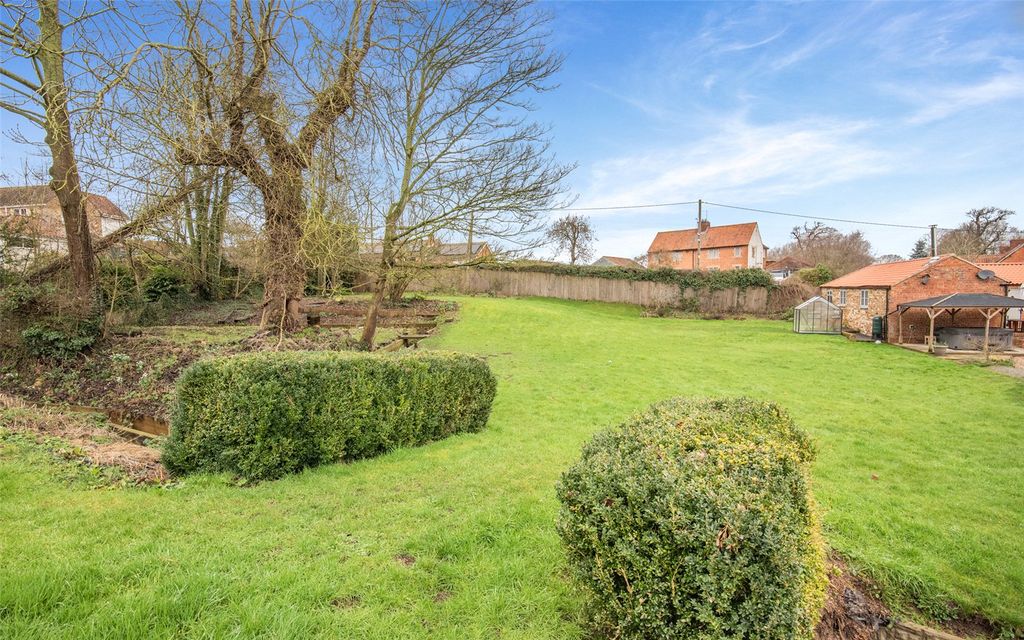 Property photo 3 of 21 Garden