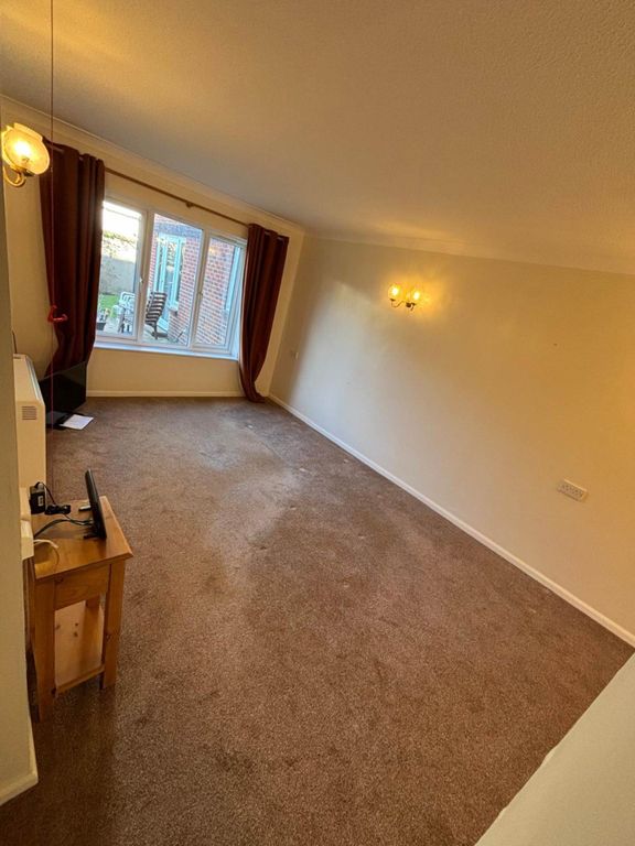 Property photo 3 of 12