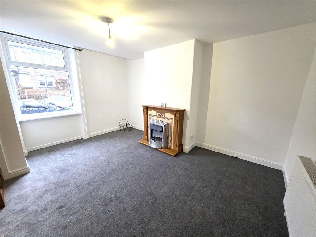 Property photo 2 of 8 Lounge