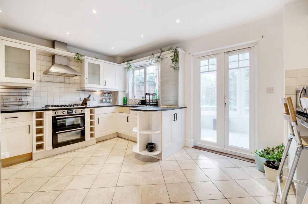 Property photo 3 of 22