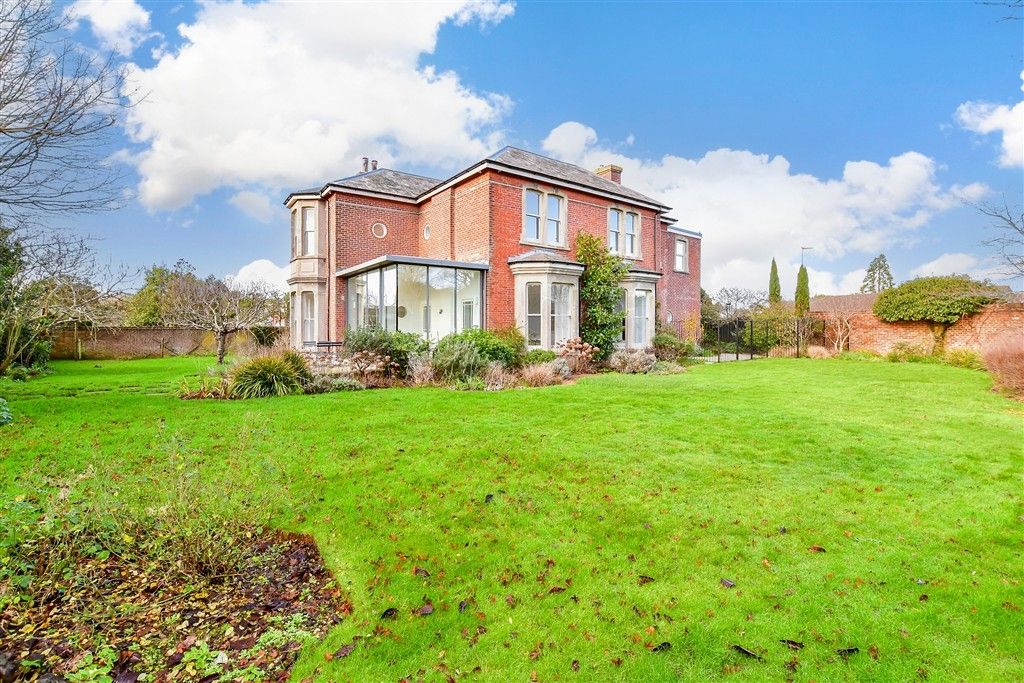 Property photo 1 of 22 Front Garden