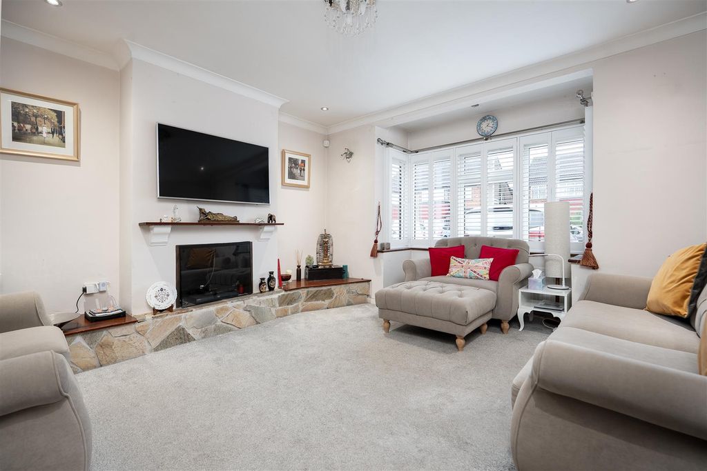 Property photo 2 of 21 Living Room