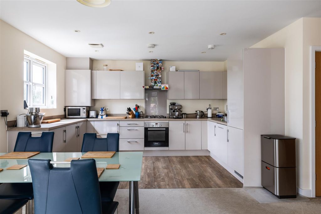 Additional image 7 of 2 bed flat for saleRenfields, Haywards Heath RH16