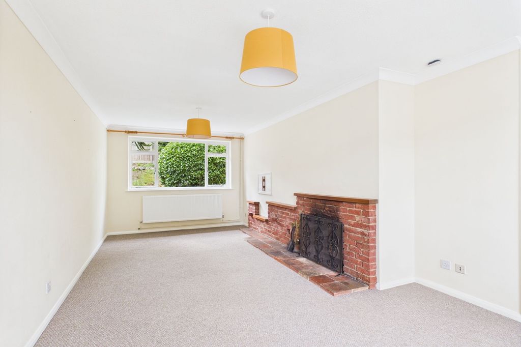 Property photo 2 of 11