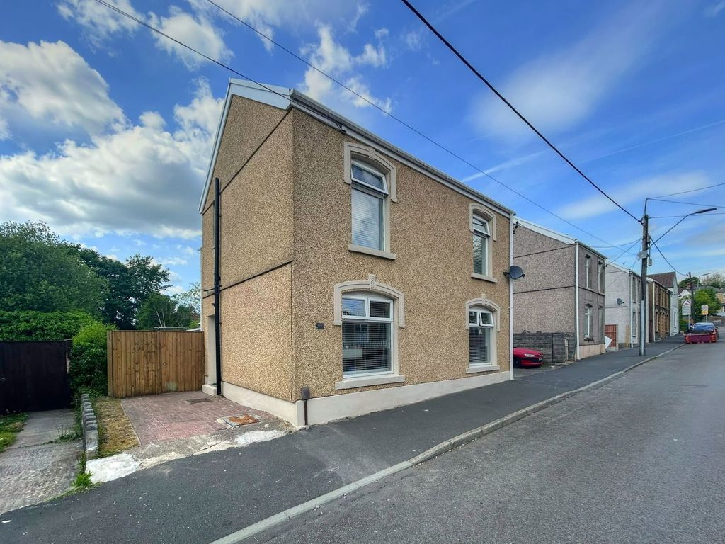 Property photo 1 of 32