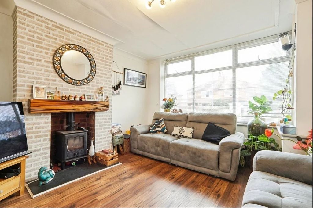 Property photo 3 of 17 Image