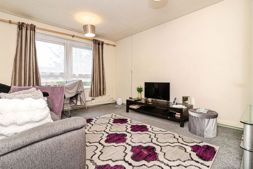 Property photo 1 of 13 Lounge