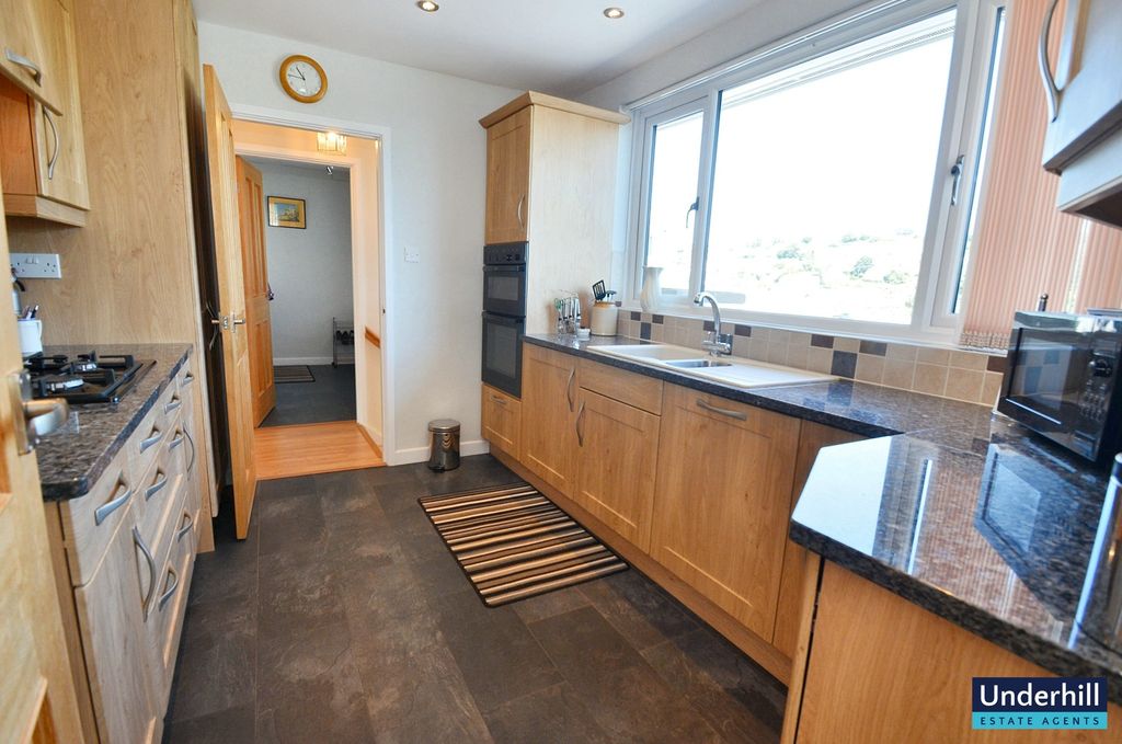 Property photo 3 of 16 Kitchen