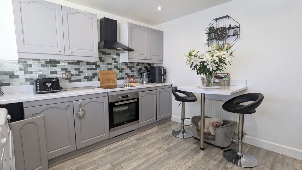 Property photo 3 of 24